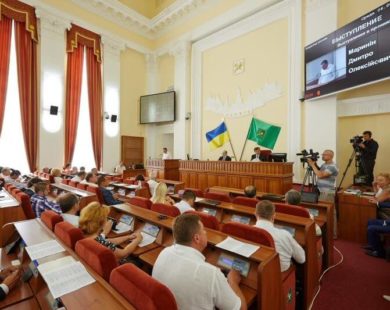 Харківська міськрада без конкурсу замовила трансляції сесії на каналі Кернеса