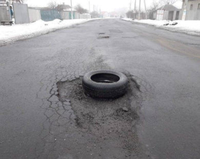 На Харківщині прокуратура спіймала сумнівного підрядника на неякісному ремонті доріг