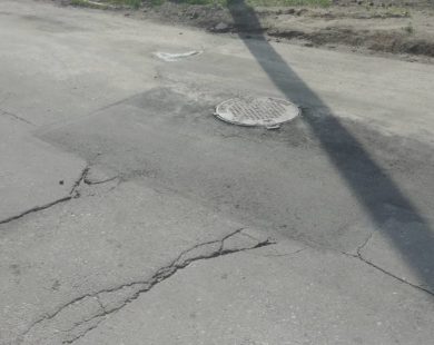 У Пісочині людина, яку визнали в суді винною у службовій недбалості під час ремонту дороги, знову зробила неякісний ремонт