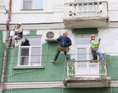 За привласнення бюджетних коштів на ремонтах в житлових будинках, оголошена підозра директору комунального Харківжилбуда, який їздить на «ягурі»