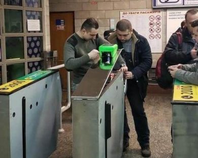 Метрополітен замовив своїм улюбленцям переобладнання турнікетів на 5 мільйонів