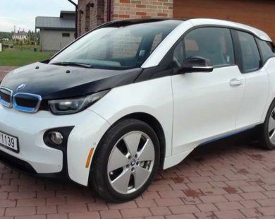 Інспекторка Харківської митниці придбала BMW за 49 тисяч гривень, в десять разів занизивши вартість автівки