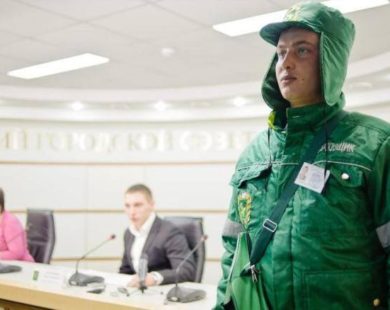 ГРОШІ ЗА ПАРКОВКУ У ХАРКОВІ ВИВОДЯТЬ ЧЕРЕЗ 30 приватних підприємців