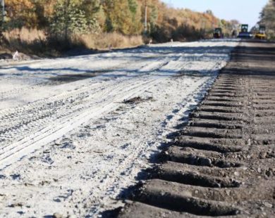 Черговий тендерний новачок отримав підряд на відновлення доріг на Харківщині