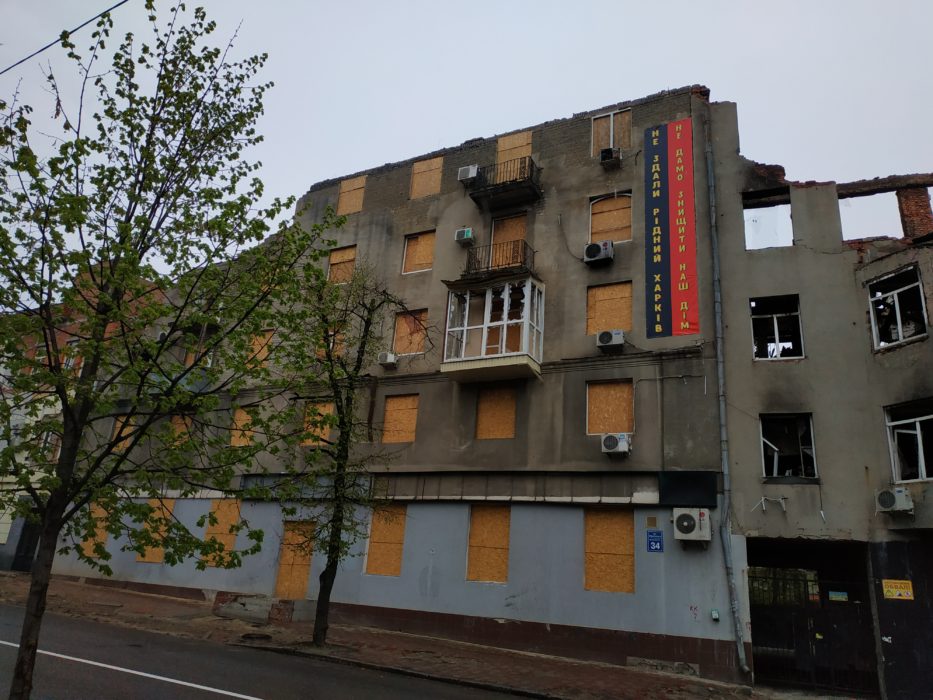Знесення будинків після російських обстрілів у Харкові: перше рішення влади обернулось скандалом